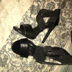 High heel shoes sizes are 8